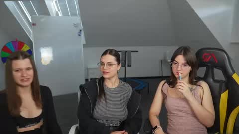 Snapshot of livehub054 chatting on 04.24.26 Sheryl online show from 04.24.26