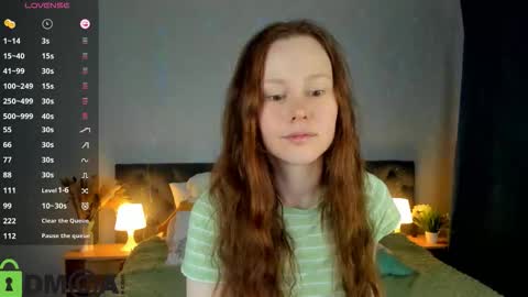 Snapshot of livelyluna chatting on 09.26.25 livelyluna online show from 09.26.25