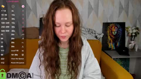 Snapshot of livelyluna chatting on 09.30.25 livelyluna online show from 09.30.25