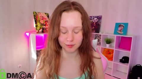 Snapshot of livelyluna chatting on 10.01.25 livelyluna online show from 10.01.25