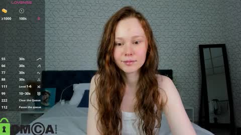 Snapshot of livelyluna chatting on 10.08.25 livelyluna online show from 10.08.25