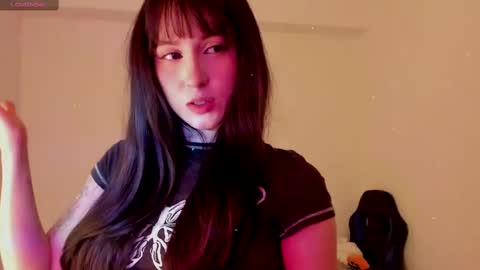 Snapshot of livemakio chatting on 02.05.25 Liz online show from 02.05.25