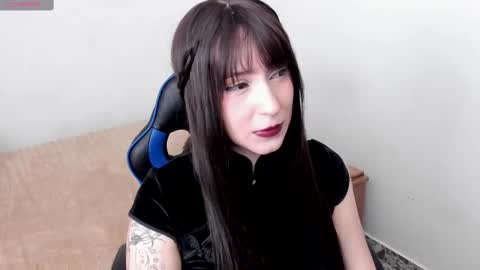 Snapshot of livemakio chatting on 10.21.25 Liz online show from 10.21.25