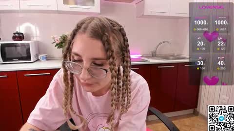 My name is Livy Nice to meet you  Thumbs up please its important online show from 11.20.25