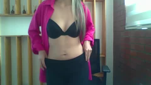 Snapshot of liz_28 chatting on 10.03.25 liz_28 online show from 10.03.25