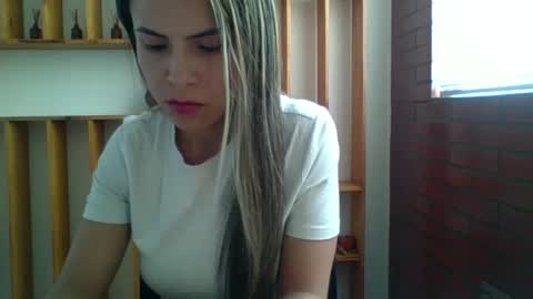 Snapshot of liz_28 chatting on 10.16.25 liz_28 online show from 10.16.25