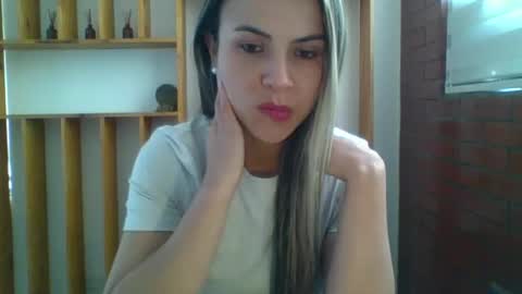 Snapshot of liz_28 chatting on 10.20.25 liz_28 online show from 10.20.25