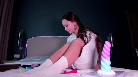 Liza Loveness online show from 04.23.26