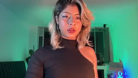 Snapshot of lizambarr chatting on 10.30.25 Lizeth online show from 10.30.25