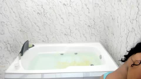 Snapshot of lizzakennedy chatting on 11.08.25 Lizza online show from 11.08.25