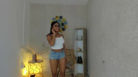 Snapshot of lizzakennedy chatting on 12.16.25 Lizza online show from 12.16.25