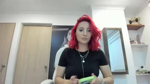 Snapshot of lizzdoux chatting on 10.04.25 lizzdoux online show from 10.04.25