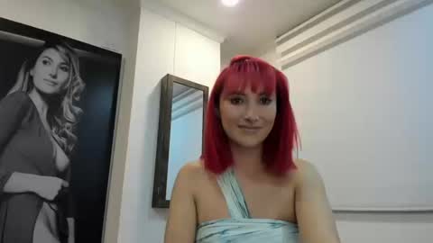 Snapshot of lizzdoux chatting on 10.18.25 lizzdoux online show from 10.18.25