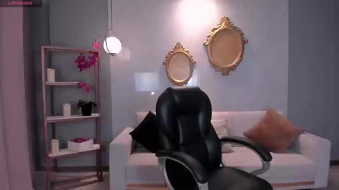 Lizzi  online show from 09.15.25