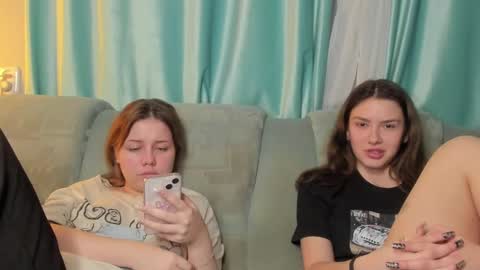 lizzi_muur online show from 12.17.24