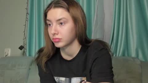 lizzi_muur online show from 01.19.25