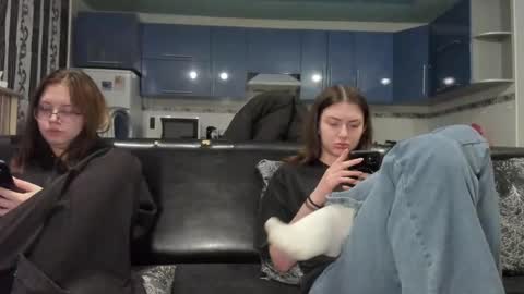 lizzi_muur online show from 02.23.25