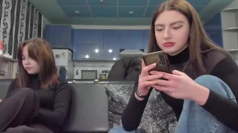 lizzi_muur online show from 02.24.25