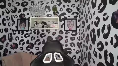 lizzie12_a online show from 02.23.25