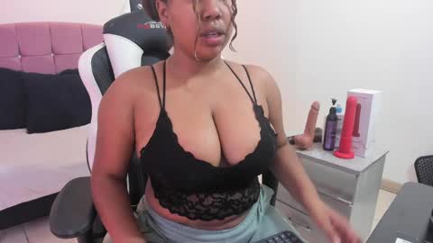 lizzie_williamss online show from 04.03.26