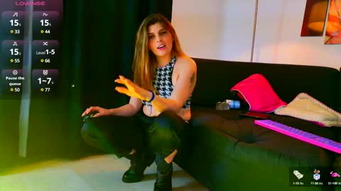 Snapshot of lizzymontana chatting on 02.15.25 Liz online show from 02.15.25