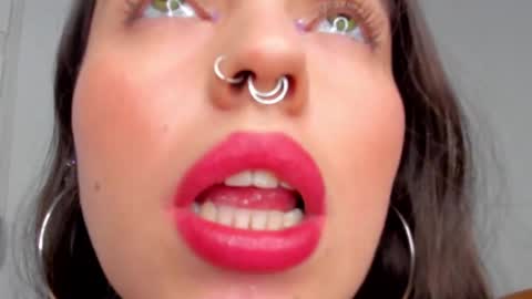 Llanna online show from 02.19.25