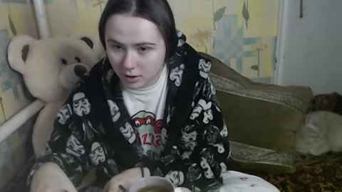 Snapshot of llevella chatting on 11.05.25 Sevy online show from 11.05.25