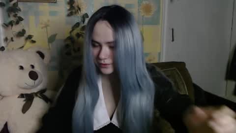 Snapshot of llevella chatting on 11.08.25 Sevy online show from 11.08.25