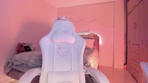 Snapshot of lm_kloeeh chatting on 10.31.25 Kloe see you 28-11  to celebrate my birthday online show from 10.31.25