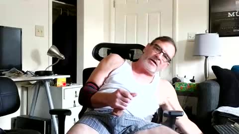 Snapshot of lngdickdaddy chatting on 10.10.25 LongDick Daddy online show from 10.10.25