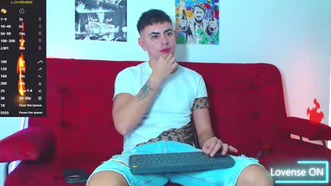 Snapshot of lobito_xxxl chatting on 02.06.25 lobito_xxxl online show from 02.06.25