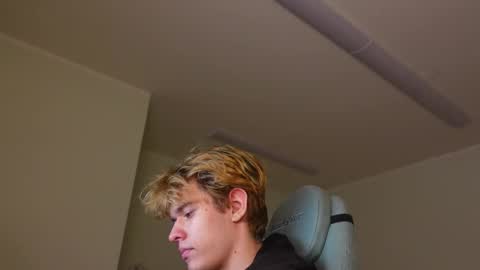 LOGAN FRASER online show from 11.08.25