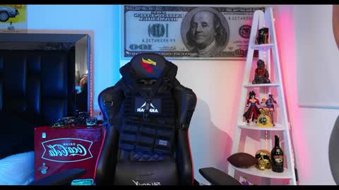 logan_hugh8 online show from 12.19.24