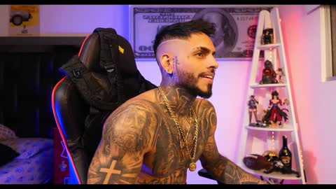 logan_hugh8 online show from 01.29.25