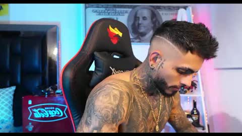 logan_hugh8 online show from 02.21.25