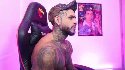 logan_hugh8 online show from 10.16.25