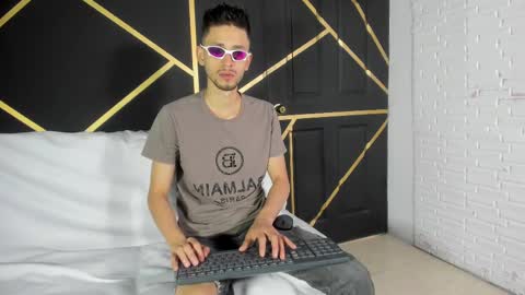 Logan Rogers online show from 10.09.25