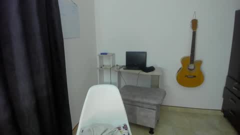 Snapshot of loganhot22 chatting on 01.11.25 Logan online show from 01.11.25