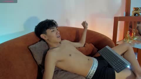 logantwink18 online show from 10.15.25