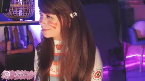 Snapshot of loidjanne chatting on 09.11.25 Janne Miller 9pm to 3am GMT-5 online show from 09.11.25