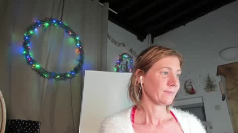lola_belgium online show from 12.27.24