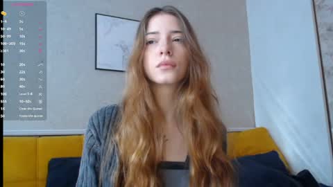 Snapshot of lola_dinky chatting on 04.05.26 Lola online show from 04.05.26