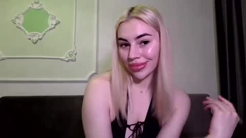 lola_lipps online show from 04.19.26