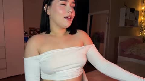 Snapshot of lola_razee chatting on 06.20.26 lola_razee online show from 06.20.26