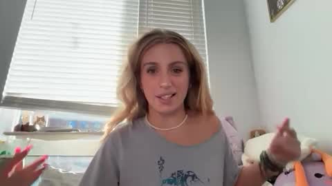 Snapshot of lolaa555 chatting on 06.08.26 lolaa555 online show from 06.08.26