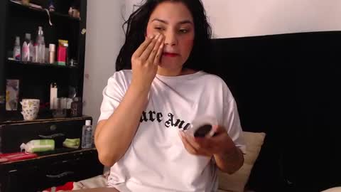 lolaa_staars online show from 12.22.24