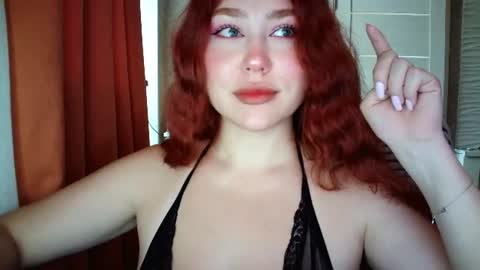 Snapshot of lolaamint_ chatting on 06.12.26 LolaaMint online show from 06.12.26