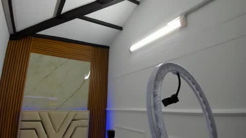 Lola Angel online show from 09.25.25