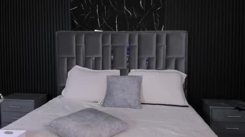 Lola Angel online show from 11.22.25