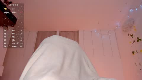 Snapshot of lolaberry_ chatting on 01.22.25  Lola Berry  online show from 01.22.25